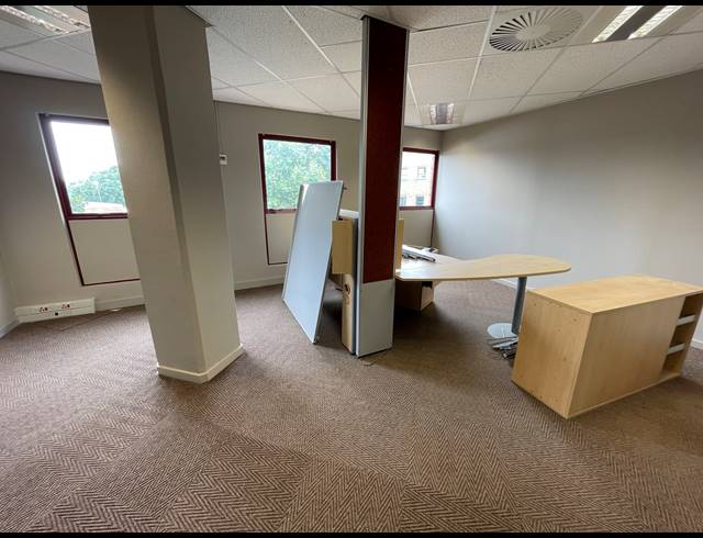 1,103M² OFFICE TO LET IN PARKTOWN